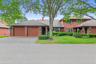 18 Anemone Circle, North Oaks, MN 55127