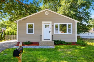 60 W Elmwood Avenue, Manchester, NH 03103