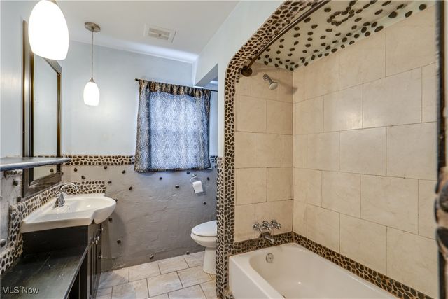 398 Crestview Avenue, Akron, OH 44320