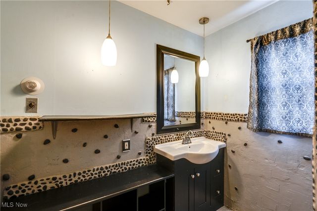 398 Crestview Avenue, Akron, OH 44320