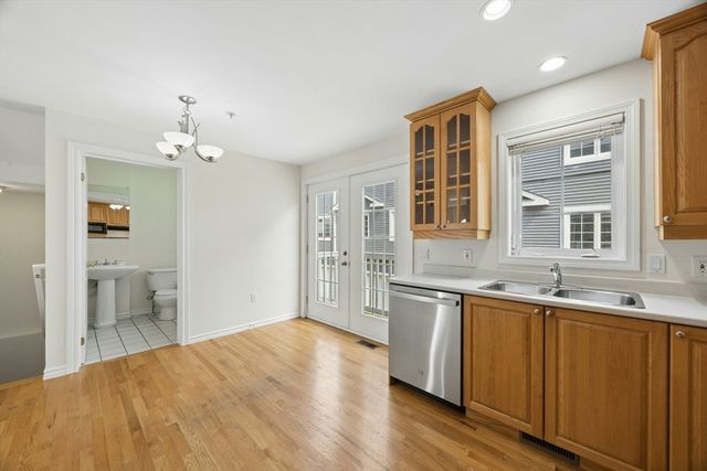 40 Myrtle Street 3, Waltham, MA 02453