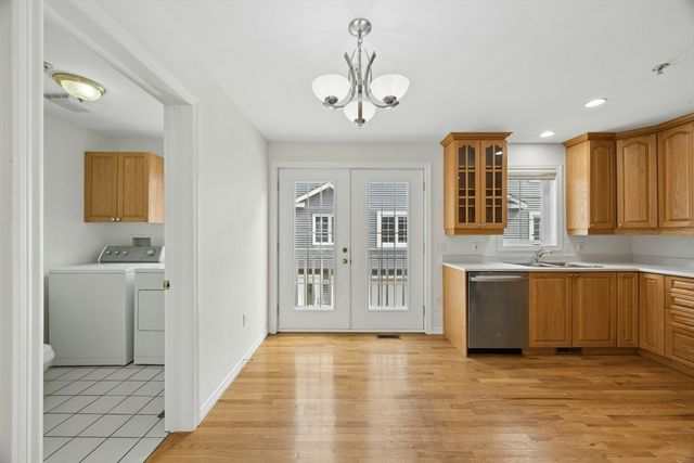 40 Myrtle Street 3, Waltham, MA 02453