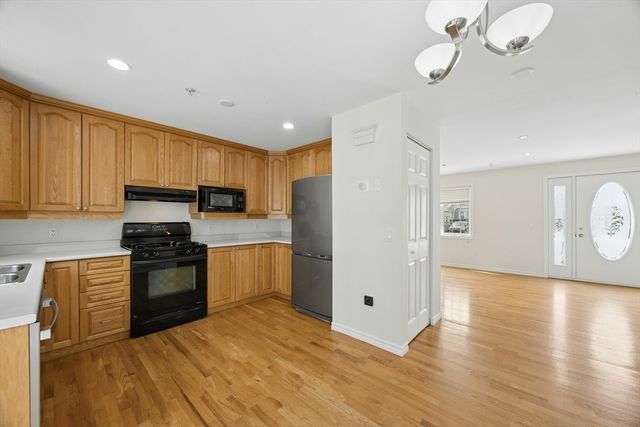 40 Myrtle Street 3, Waltham, MA 02453