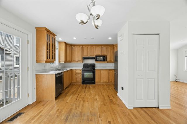 40 Myrtle Street 3, Waltham, MA 02453