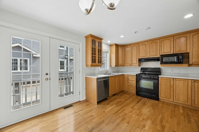 40 Myrtle Street 3, Waltham, MA 02453