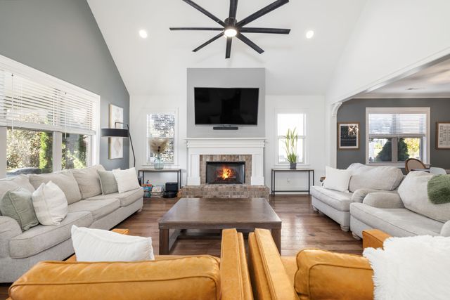 924 Hornsby Dr, Franklin, TN 37064