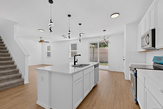 5306 Lisa Pt, St Hedwig, TX 78152