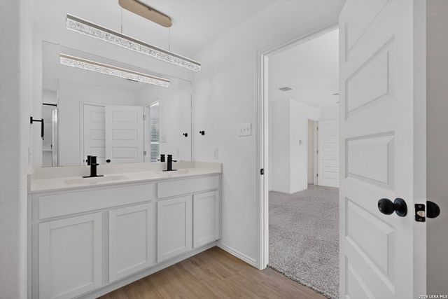 5306 Lisa Pt, St Hedwig, TX 78152