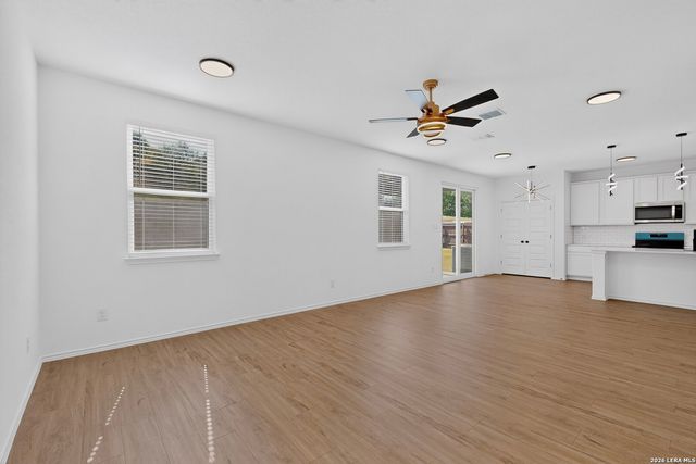 5306 Lisa Pt, St Hedwig, TX 78152