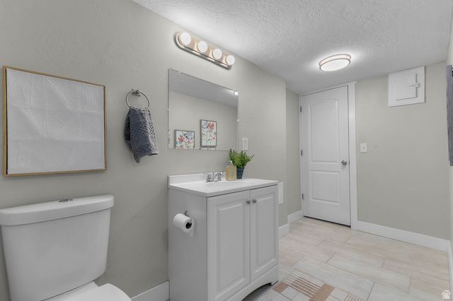 230 S LAKEVIEW DR, Clearfield, UT 84015