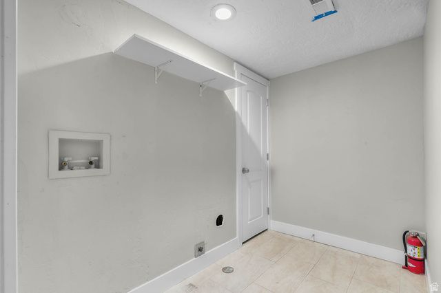 230 S LAKEVIEW DR, Clearfield, UT 84015