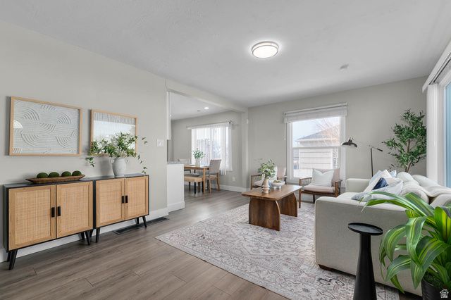 230 S LAKEVIEW DR, Clearfield, UT 84015