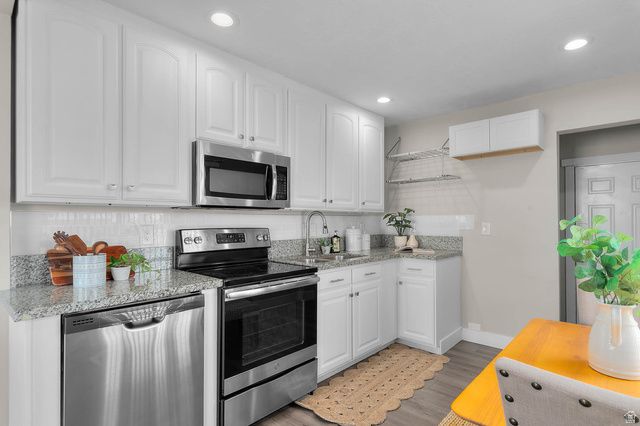 230 S LAKEVIEW DR, Clearfield, UT 84015