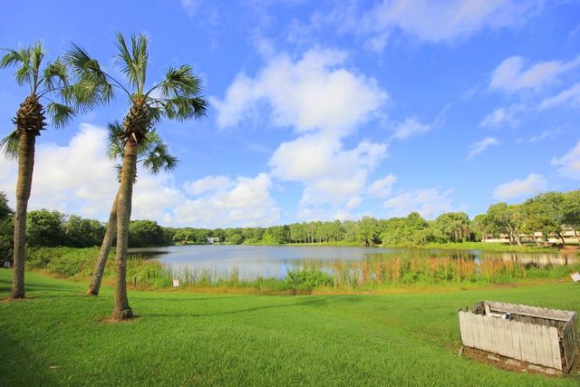 22640 WATERSEDGE BOULEVARD 64, Land O Lakes, FL 34639