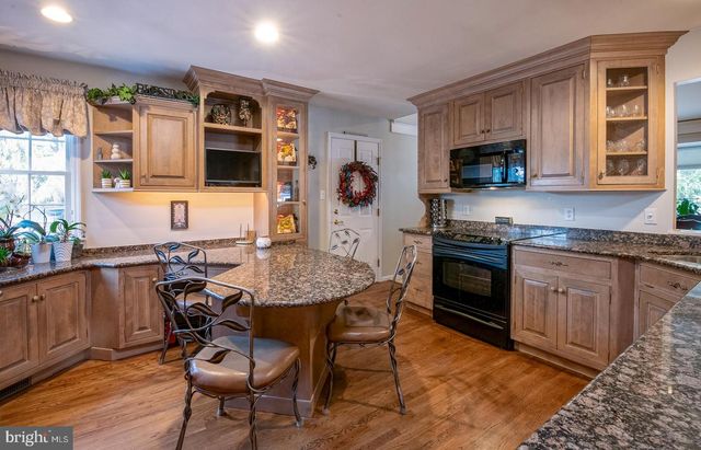 1979 MEADOW LN, Wyomissing, PA 19610