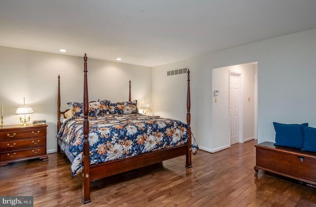 1979 MEADOW LN, Wyomissing, PA 19610