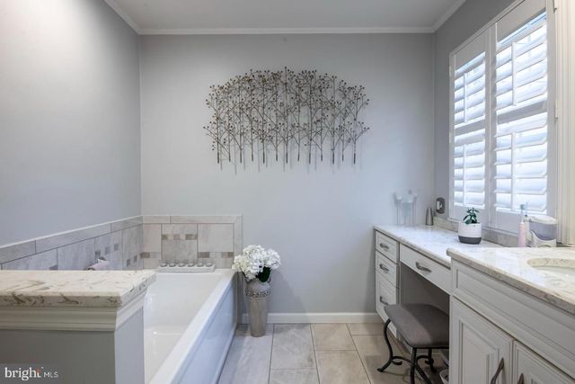 1979 MEADOW LN, Wyomissing, PA 19610