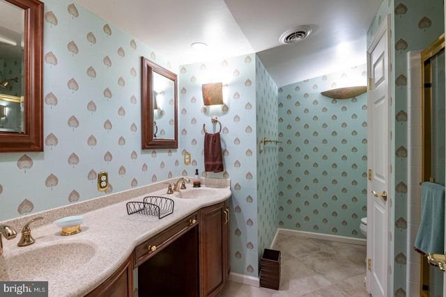 1979 MEADOW LN, Wyomissing, PA 19610