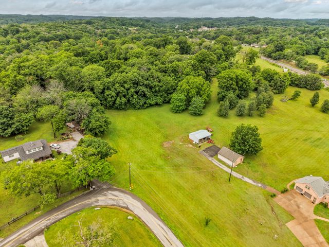 1725 Williamson Rd, Goodlettsville, TN 37072