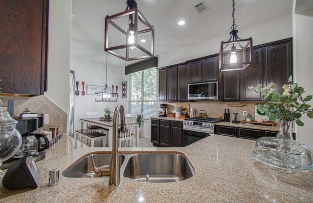 13402 Quail Landing Lane, Rosharon, TX 77583
