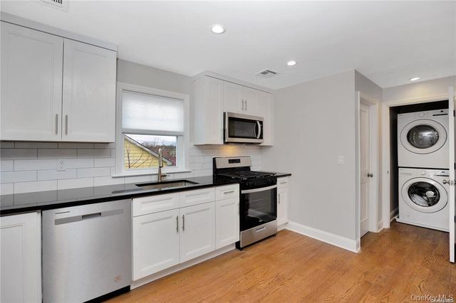 14 A Avenue 2, Port Washington, NY 11050