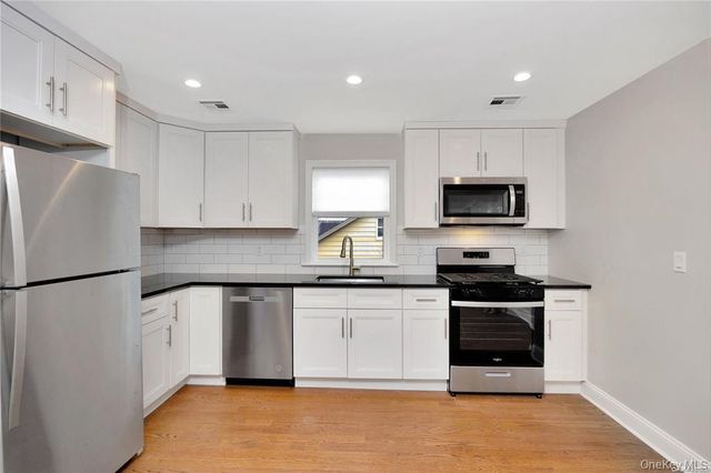 14 A Avenue 2, Port Washington, NY 11050