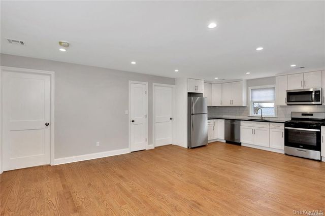 14 A Avenue 2, Port Washington, NY 11050