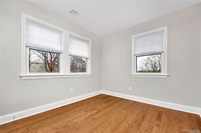 14 A Avenue 2, Port Washington, NY 11050