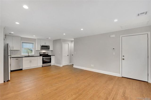 14 A Avenue 2, Port Washington, NY 11050