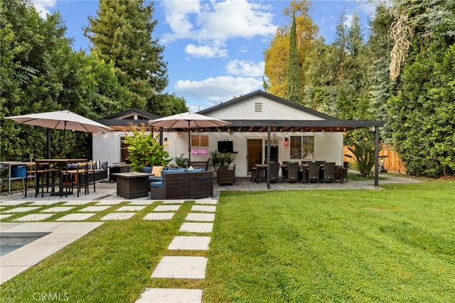 22900 Hatteras Avenue, Woodland Hills, CA 91367