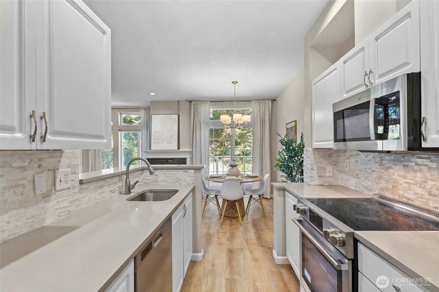 12438 NE 7th Place, Bellevue, WA 98005