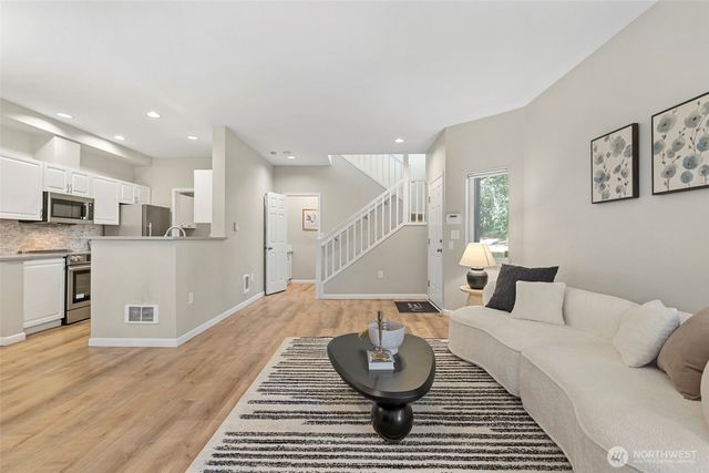 12438 NE 7th Place, Bellevue, WA 98005