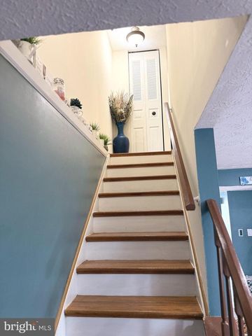 8301 BROCKHAM DR, Alexandria, VA 22309