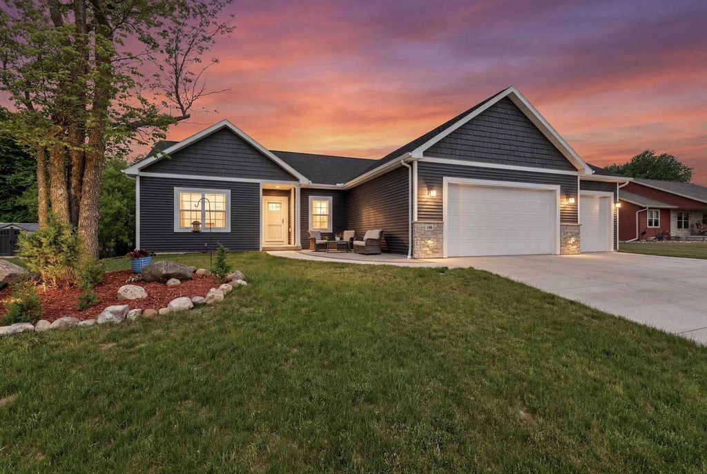 108 RIVER COURT, Theresa, WI 53091