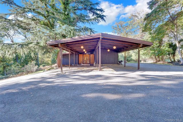 131 Oakside Drive, Smithtown, NY 11787