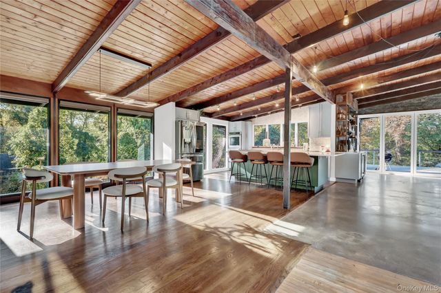 131 Oakside Drive, Smithtown, NY 11787