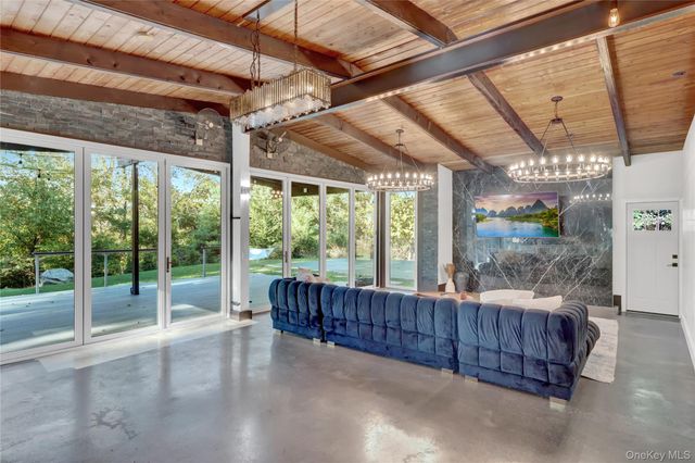 131 Oakside Drive, Smithtown, NY 11787