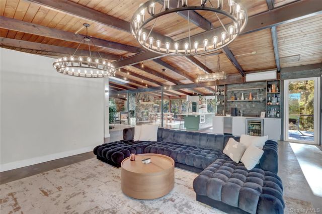 131 Oakside Drive, Smithtown, NY 11787