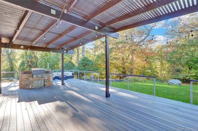 131 Oakside Drive, Smithtown, NY 11787