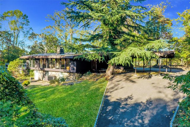 131 Oakside Drive, Smithtown, NY 11787