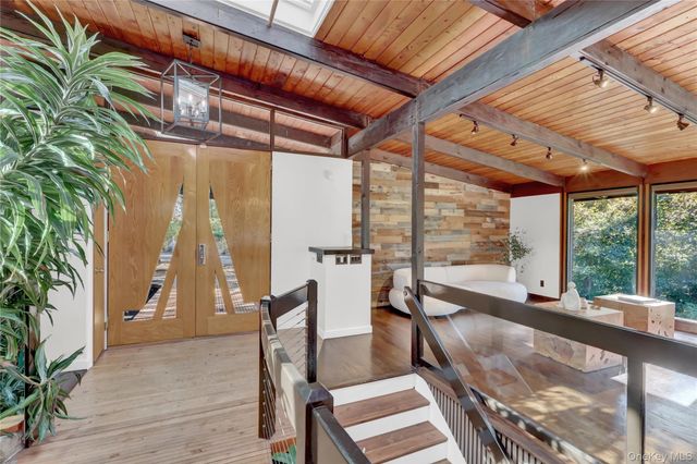 131 Oakside Drive, Smithtown, NY 11787