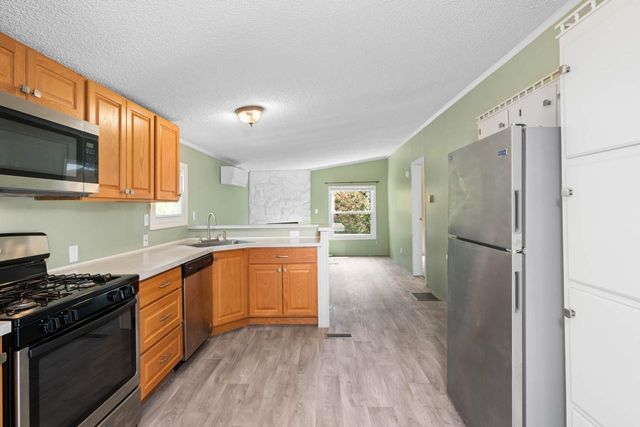 17 Lilac Lane, Belmont, NH 03220