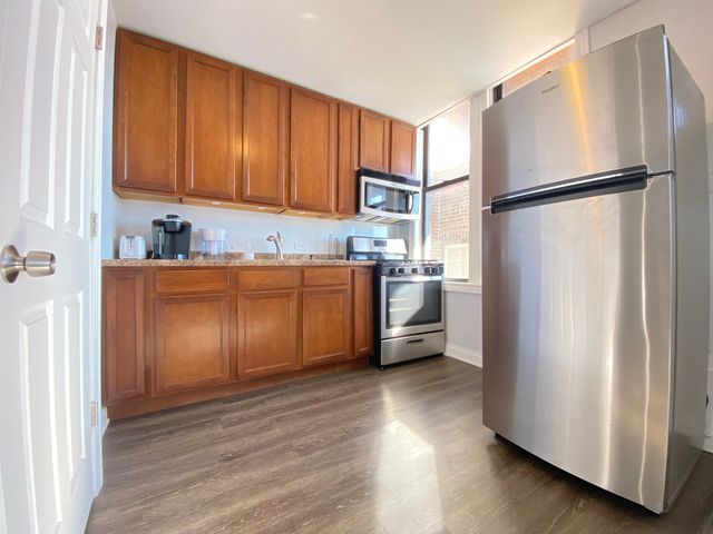 1437 W Taylor Street 3, Chicago, IL 60607