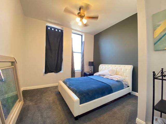 1437 W Taylor Street 3, Chicago, IL 60607