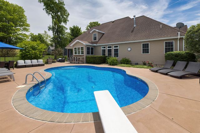 4734 THOROUGHBRED Loop, Erie, PA 16506