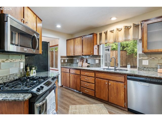 14812 Ne FREMONT Ct, Portland, OR 97230