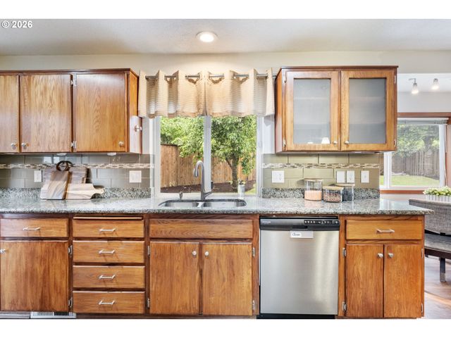 14812 Ne FREMONT Ct, Portland, OR 97230