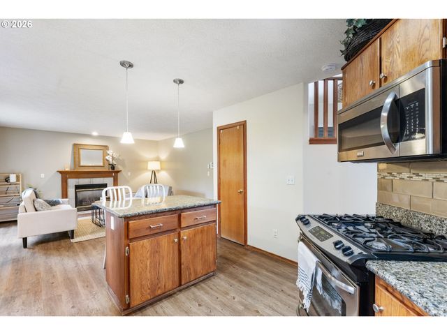 14812 Ne FREMONT Ct, Portland, OR 97230