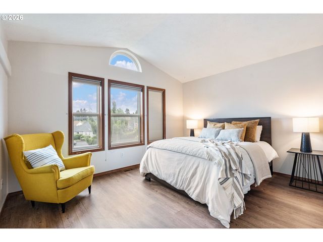 14812 Ne FREMONT Ct, Portland, OR 97230