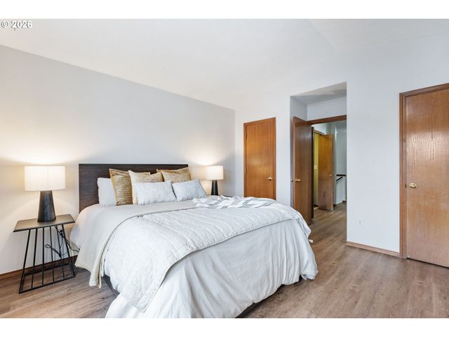 14812 Ne FREMONT Ct, Portland, OR 97230